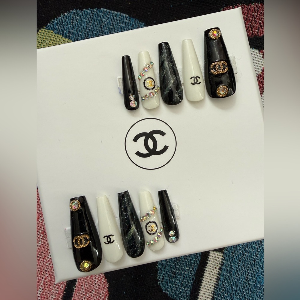 Nails inspiration 🖤🤍